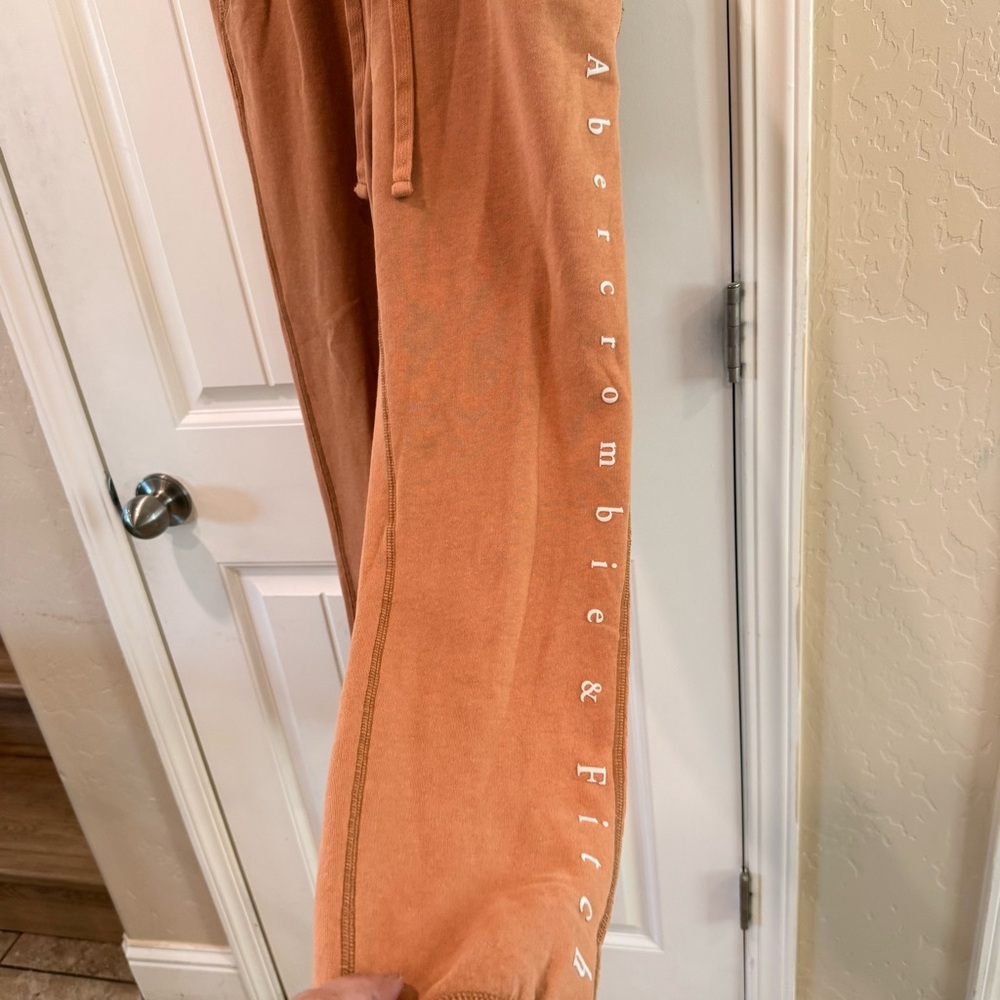 Abercrombie & Fitch women’s medium Rust Jogger Sweatpants - Picture 2 of 9
